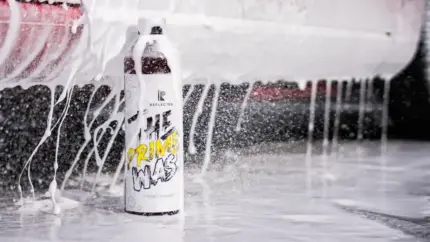 Autoshampoo mit Schaum in Aktion